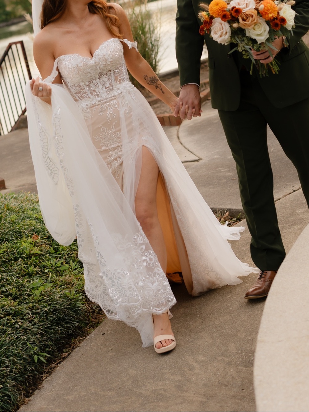Wedding dress-White Off-Shoulder Lace Overlay Gown - Picture 5 of 5